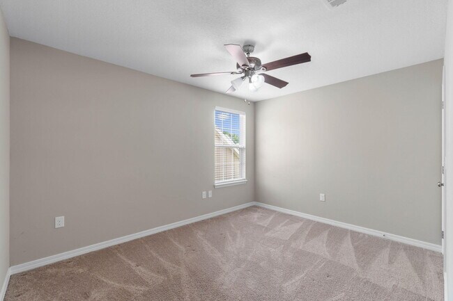 Building Photo - 426 Eisenhower Dr