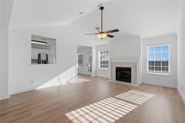 Building Photo - 551 Dogwood St