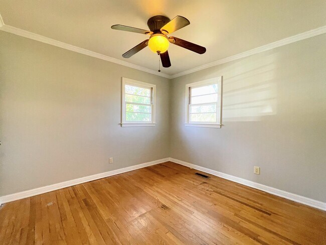 Building Photo - 1921 Stevens Ave NE