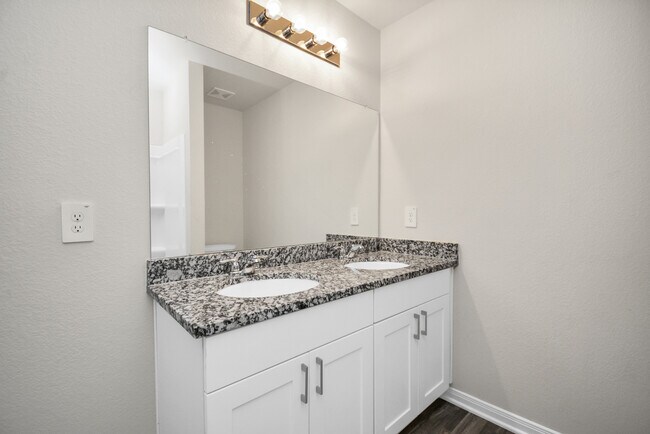 Building Photo - 15665 Briar Frst Dr