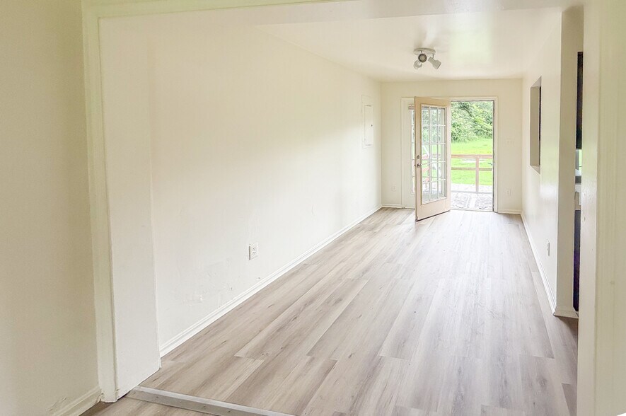Building Photo - 520 Lancaster Creek Dr