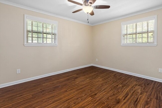 Building Photo - 1686 Pine Grove Ave