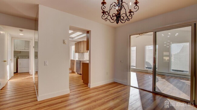 Building Photo - 368B Metuchen Dr