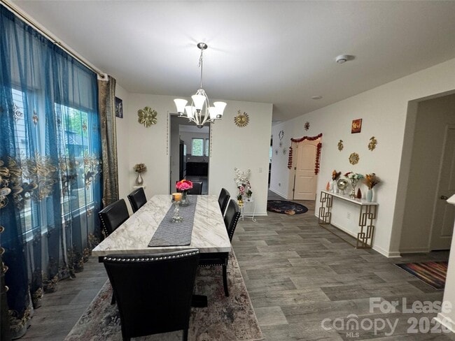 Building Photo - 574 Scotch Meadows Loop