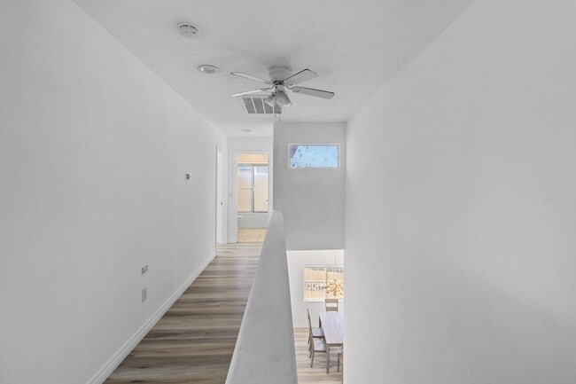 Building Photo - 18075 Lakeview Dr