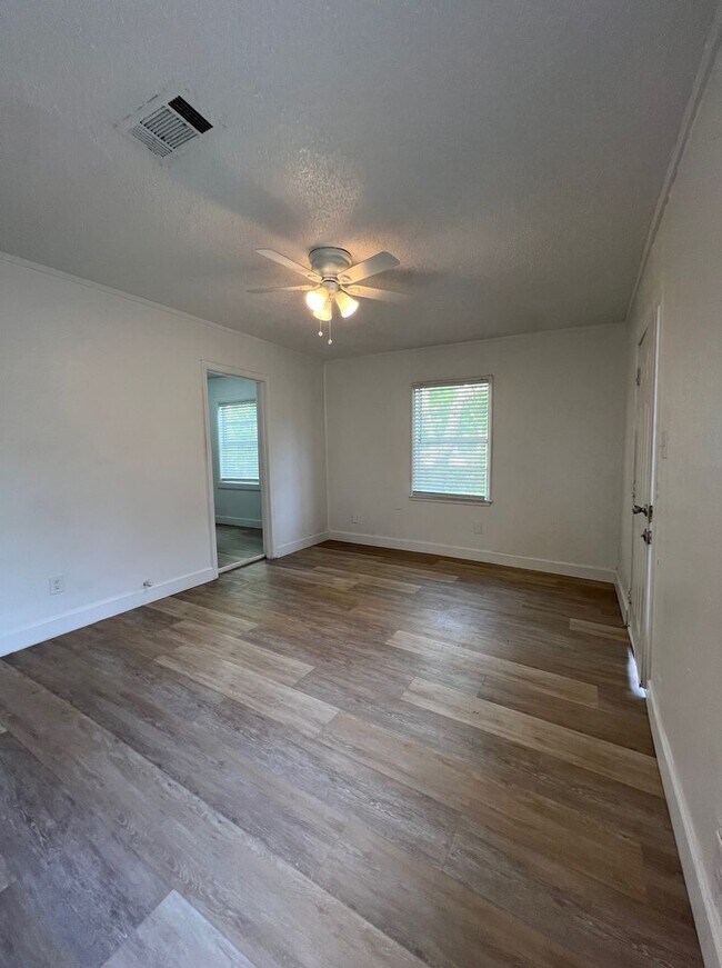 Building Photo - 2023 Delaware St