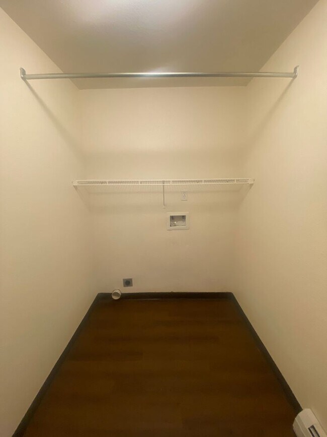 Building Photo - 212 Quinella St