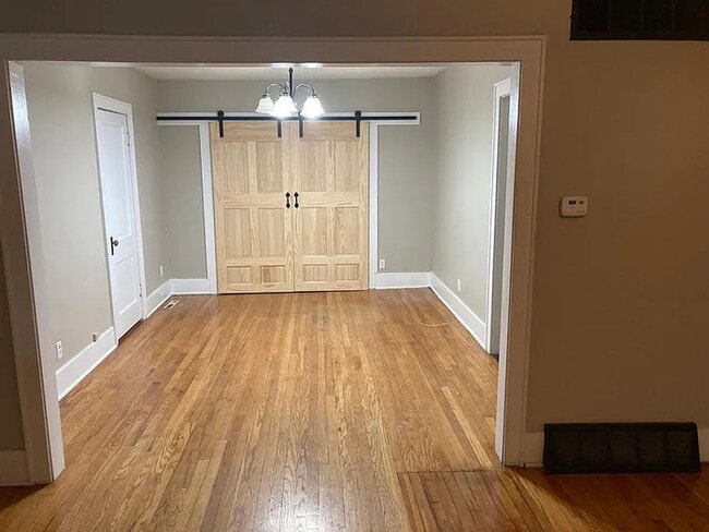 Building Photo - 3 bed 1 bath home for rent