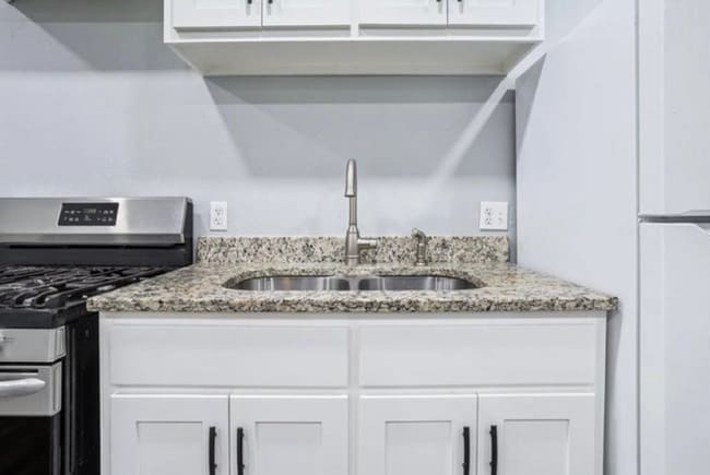 Building Photo - 117 Emma St