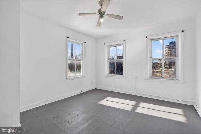 Building Photo - 1701 6th St NW