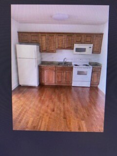 Building Photo - 7 Oak St