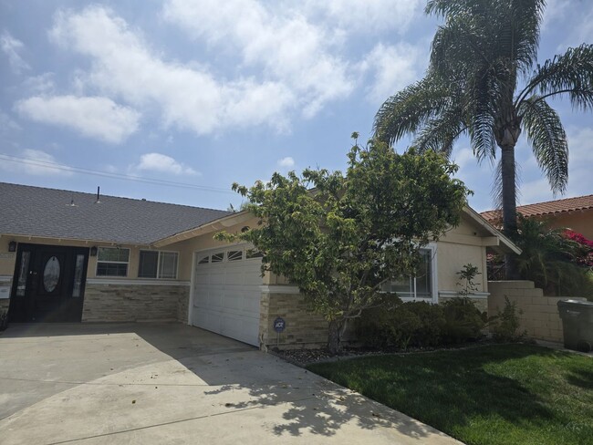 Primary Photo - Comfortable 4-Bedroom Home in Peaceful Fou...