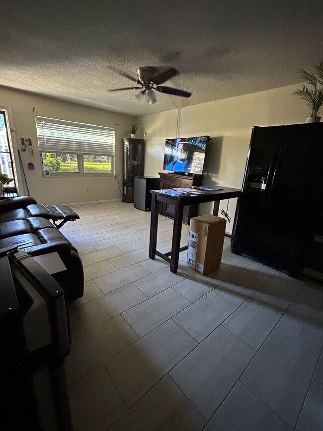 Building Photo - 2501 Harn Blvd