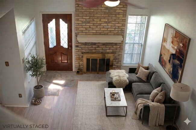 Building Photo - 10819 Crown Colony Dr