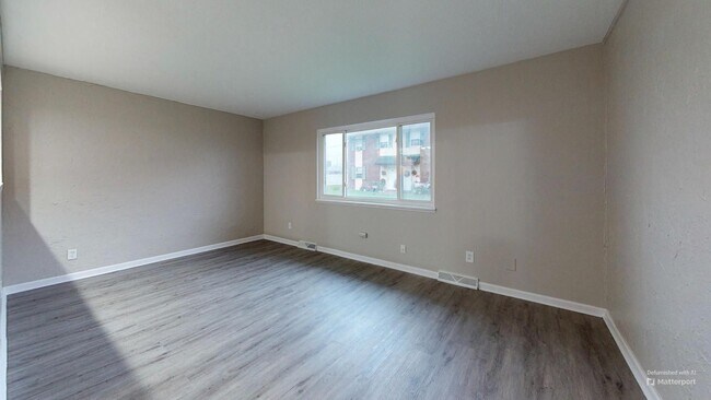 Building Photo - 630 Abbe Rd S