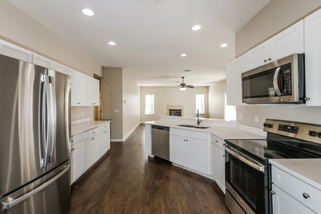 Building Photo - 3677 Sandhill Crane Dr