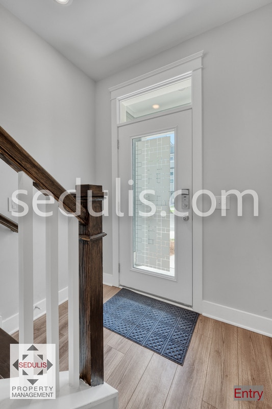 Building Photo - 4555 Mixson Ave