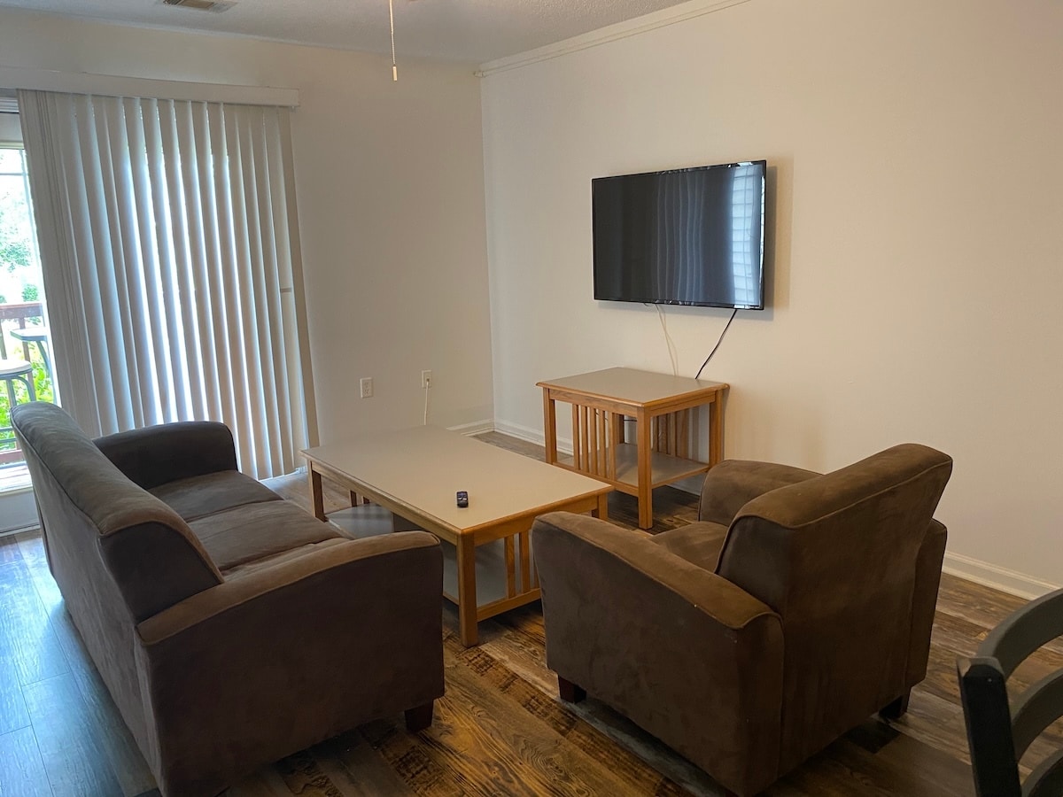 Living Room - 1311 Harts Ridge Dr