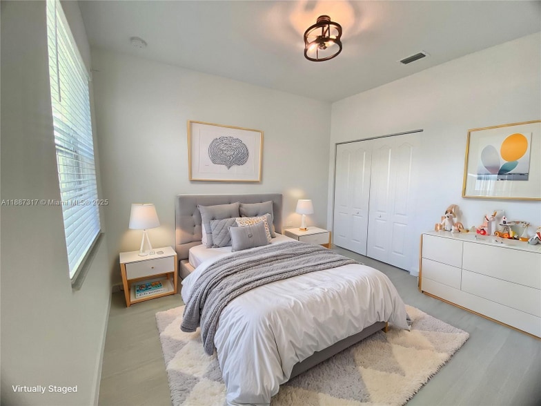 Building Photo - 7879 NW Greenbank Cir