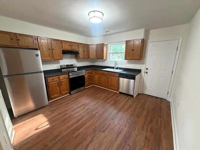 Building Photo - 2018 Pinopolis Rd