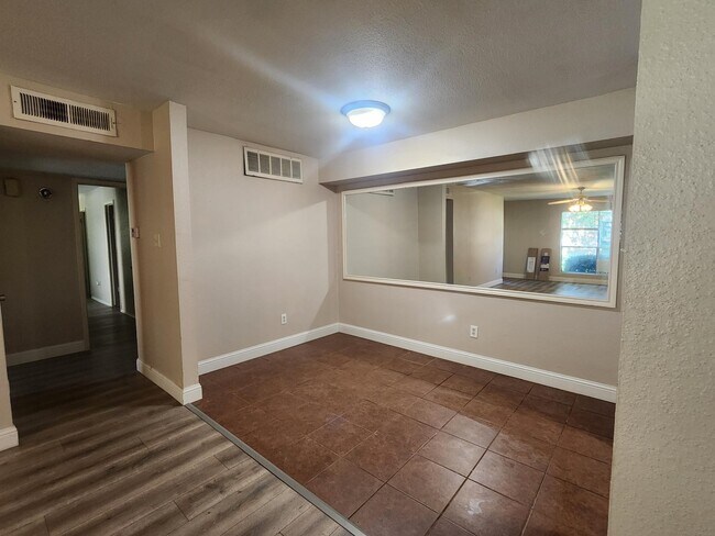 Building Photo - 5665 Birchmont Dr