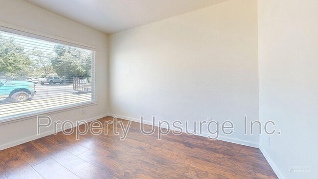 Building Photo - 2063 Park Ave