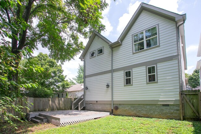 Building Photo - Beautiful Home in Nashville!