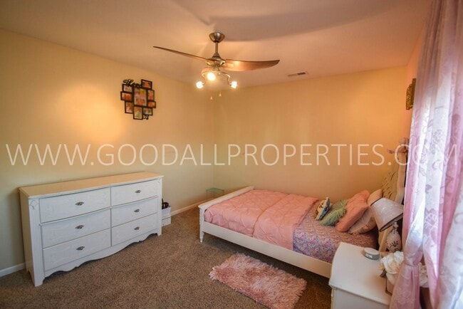 Building Photo - 5 Bedroom Home with Fenced Yard, and 3 Car Garage in Waukee