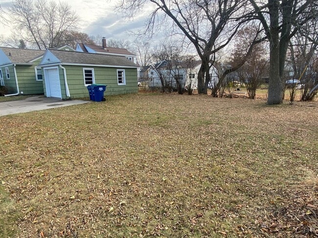 Building Photo - 2-Bedroom 1 Bath Ranch Style Home Near GD Jones Elementary
