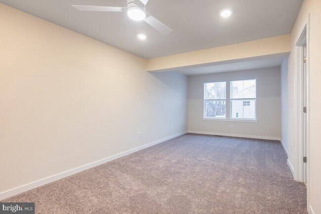 Building Photo - 923 Magnolia Ln