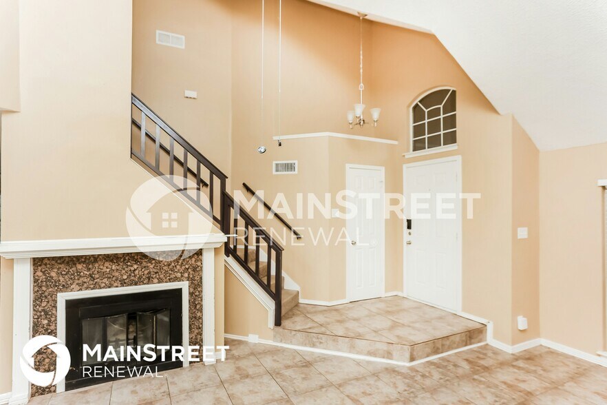 Building Photo - 2425 Bennington Dr