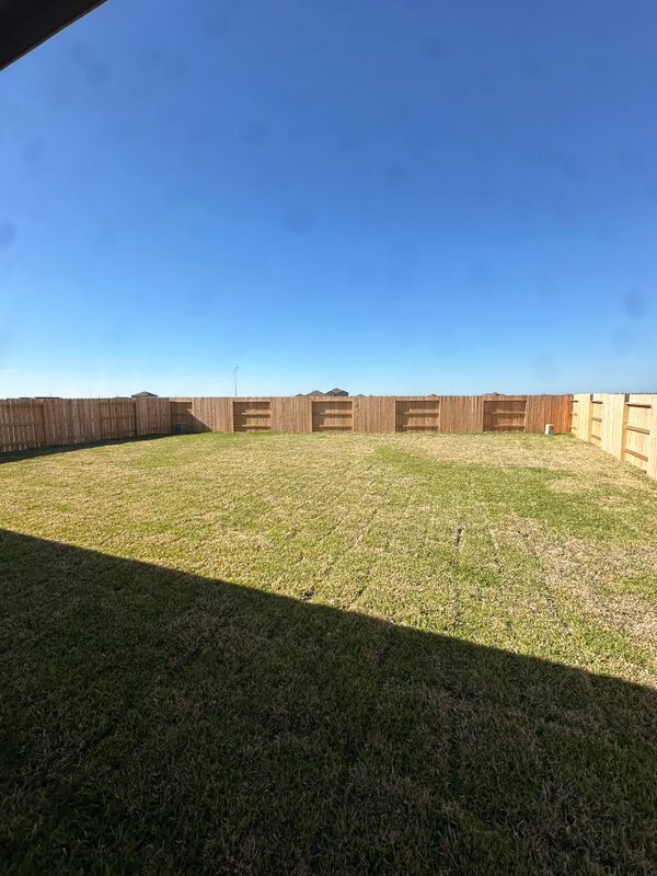 Building Photo - 830 Heaven Dr