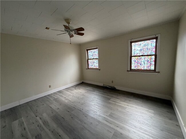 Building Photo - 311 E Market St Ext