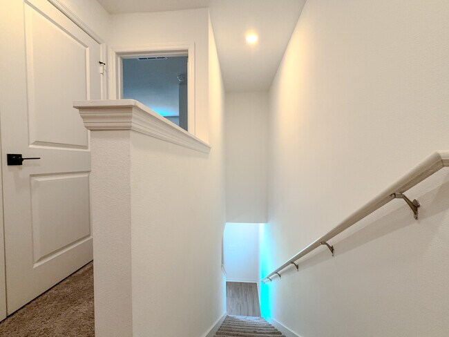 Building Photo - 9419 Westside Hls Dr