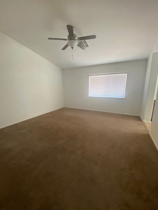 Building Photo - NW 3 bedroom