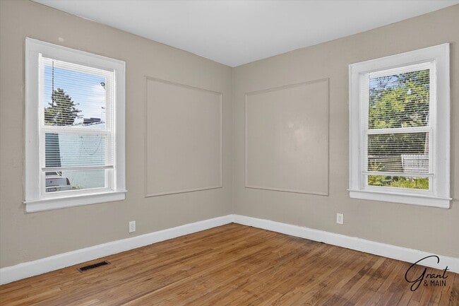 Building Photo - $1675 - Fitzgerlad Brick 3 Bedroom 2 Bath