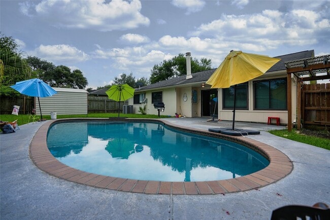 Building Photo - 1103 W Brompton Dr
