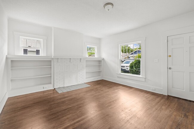 Building Photo - Charming 3 Bedroom, 2 Bathroom house