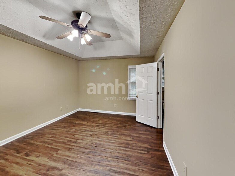 Building Photo - 251 Stewart Dr