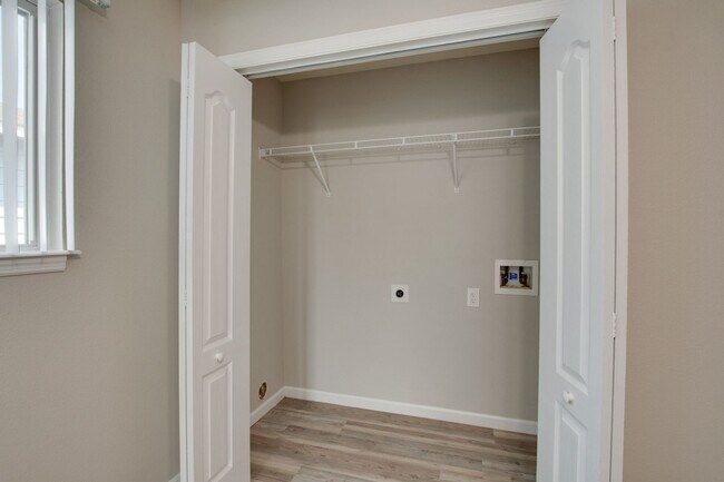 Building Photo - 128 Farmington Dr