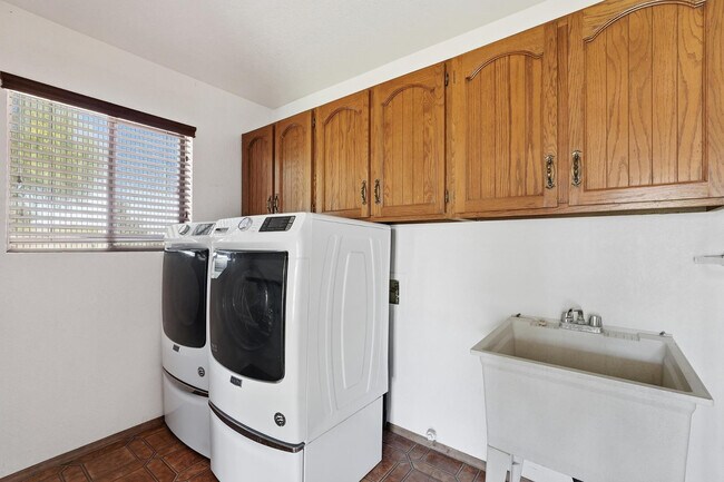 Building Photo - 1003 E Calle Monte Vista