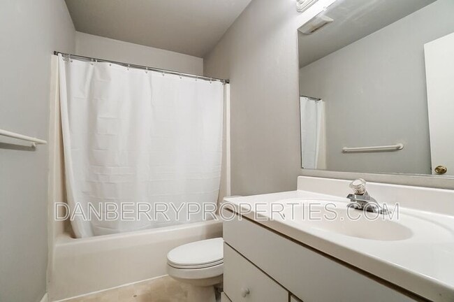 Building Photo - 3565 Turret Green Dr