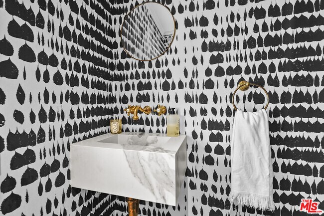 Building Photo - 23255 Mariposa De Oro St