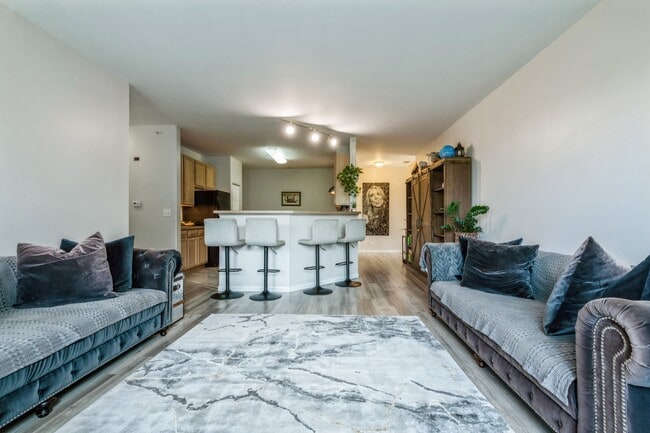 Building Photo - 250 Rosehall Dr