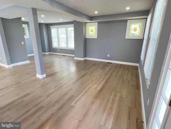 Building Photo - 3119 Harview Ave
