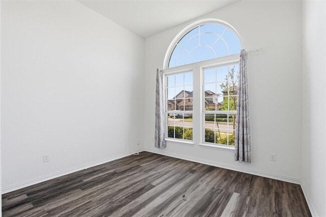 Building Photo - 3200 Hidalgo Loop