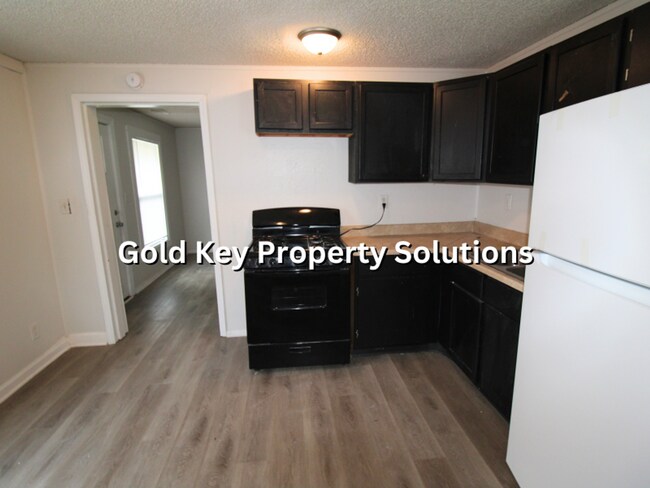 Building Photo - 4 Bed 1.5 Bath Home for Rent! (SECTION 8 APPROVED)