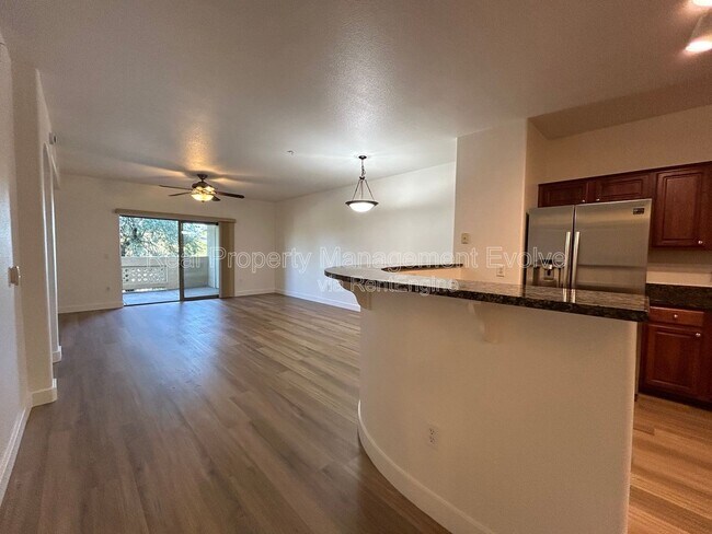 Building Photo - 920 E Devonshire Ave