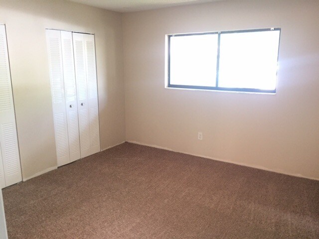 Building Photo - RENT NOW AND RECEIVE THE REST OF SEPTEMBER...