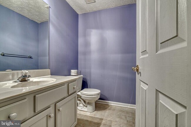 Building Photo - 206 Colgate Dr